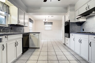 326 Hurstgreen Ln, Alvin, TX 77511 - photo 5