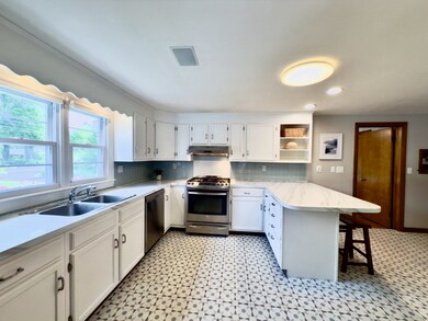 102 Bridge Rd, Florence, MA 01062 - photo 4