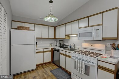 1800 Vincenza Dr unit C, Sykesville, MD 21784 - photo 2