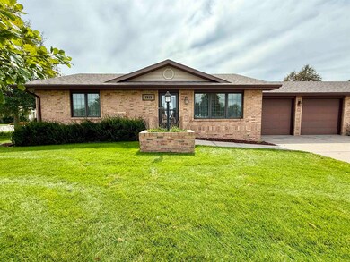 1519 E 44th St, Kearney, NE 68847 - photo 2