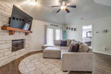 1215 Davis St, Cleburne, TX 76033 - photo 5