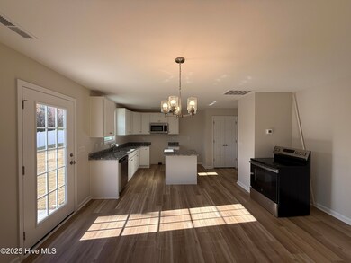 30 E Emily Gardens Dr, Selma, NC 27576 - photo 3