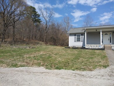 5330 Long Branch Rd, Tennessee Ridge, TN 37178 - photo 6