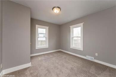 334 Hartford Ave, Des Moines, IA 50315 - photo 7