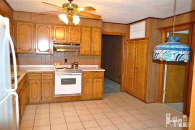 804 E Wilmington St, Burgaw, NC 28425 - photo 4