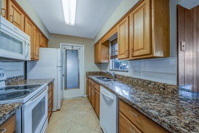 2693 West End Rd West Palm-large-010-008