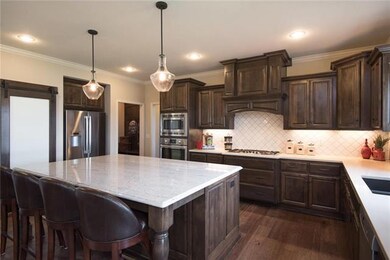 1504 SW Cross Creek Dr, Lee's Summit, MO 64082 - photo 6