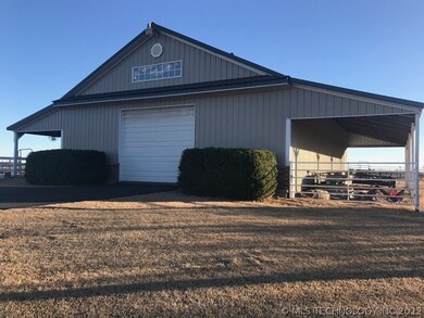 Stable/Barn has 2-Carports for more storage areas