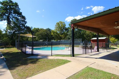 201 N Forest Dr, Huntsville, TX 77340 - photo 4