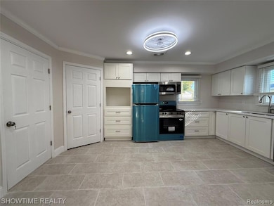 2210 Willow St, Port Huron, MI 48060 - photo 3