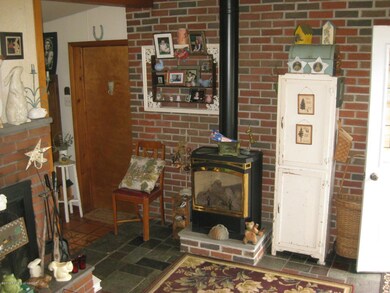 329 Dymond Hollow Rd, Falls, PA 18615 - photo 4