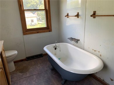 906 W Adams St, Creston, IA 50801 - photo 6