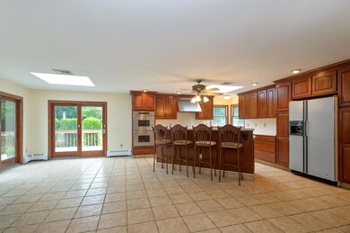 06_3PrimroseLn_191_KitchenBreakfastRoom_