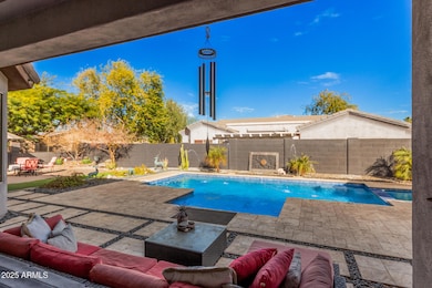 1902 E DESERT Lane, Phoenix, AZ 85042