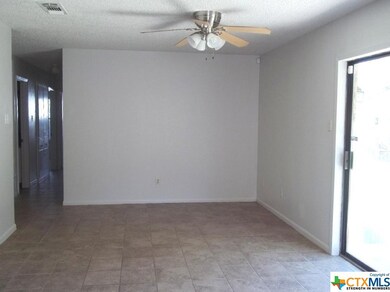 105 Mcfarland Dr, Copperas Cove, TX 76522 - photo 2