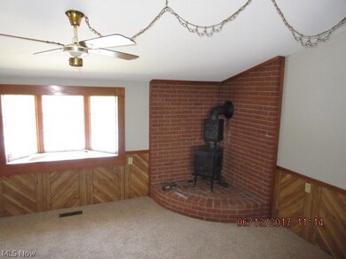 SunRoom/1st Floor Family Room- Leads Out To Covered Patio