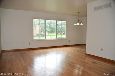 737 E Fox Hills Dr unit 180, Bloomfield Hills, MI 48304 - photo 2