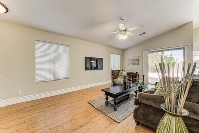 105-LivingRoom_2