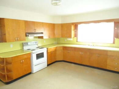 846 5th St, Whitehall, PA 18052 - photo 2