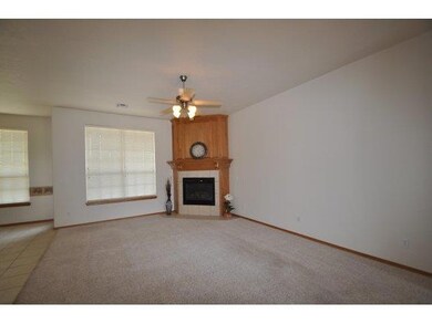 512 Loyd Ln, Moore, OK 73160 - photo 4