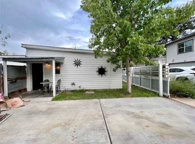 Cute Heights apartment with private driveway!