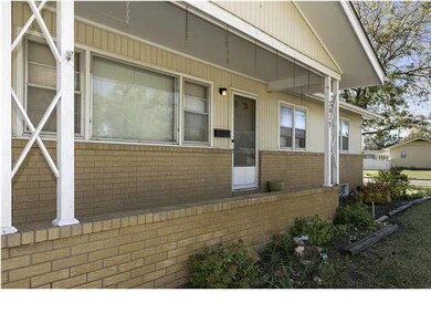 Blonde brick and vinyl/metal siding. Comfortable f