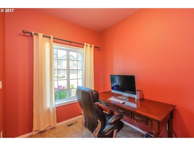 887 NW 2nd Ave, Canby, OR 97013 - photo 3