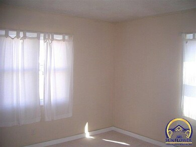 1325 SW Croix St, Topeka, KS 66611 - photo 6