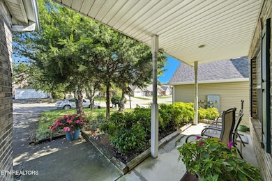 1652 Emerald Pointe Ln, Knoxville, TN 37918 - photo 3