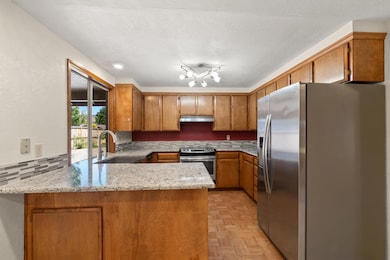 876 Ridgeway Cir, Medford-05