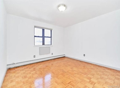 5609 van Cleef St, Flushing, NY 11368 - photo 6