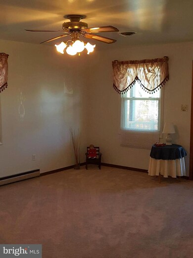 237 Wakefield Rd, Hagerstown, MD 21740 - photo 5