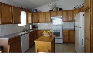 U shaped kitchen (New Bosch DW) Vaulted ceilings!