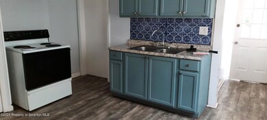 1316 Washburn St unit 2nd Floor, Scranton, PA 18504 - photo 3