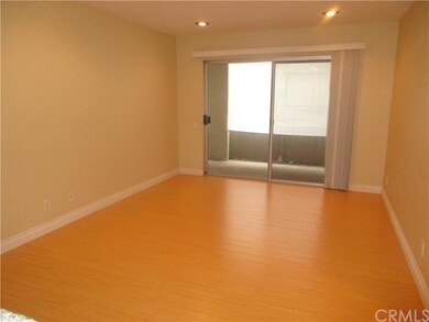 Open and Spacious Living Area