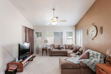 005-Family_Room-2919961-large