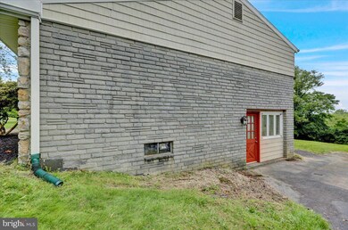 2304 Alsace Rd, Reading, PA 19604 - photo 4