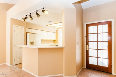 224 E Horizon Cir unit 103, Tucson, AZ 85737 - photo 2