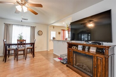 518 E House St, Alvin, TX 77511 - photo 7