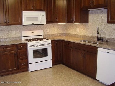 New kitchen w/ 48' cabinets/granite