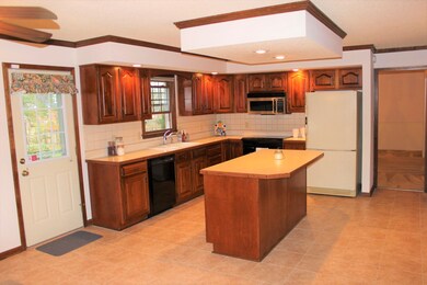 5566 N Cypress St, Newburgh, IN 47630 - photo 6