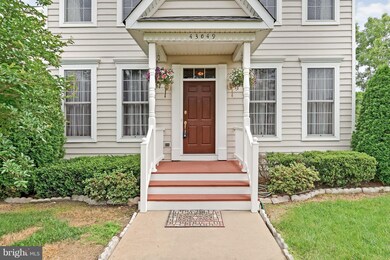 43049 Edgewater St, Chantilly, VA 20152 - photo 3