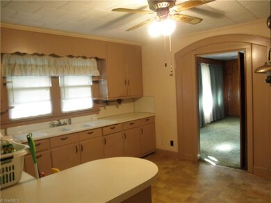 nice size kitchen with lots of cabinets