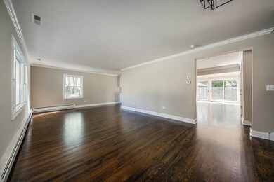 308 Sycamore Dr, Naperville, IL 60540 - photo 3