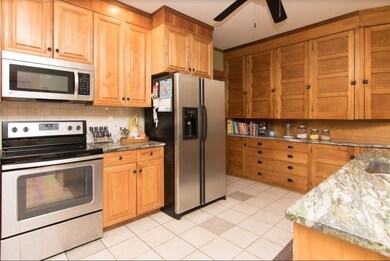 22 Chamberlain Pkwy, Worcester, MA 01602 - photo 2