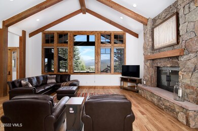1157_hernage_creek_living_3