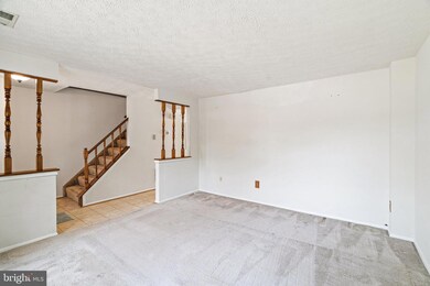 8163 Willowdale Ct, Springfield, VA 22153 - photo 3