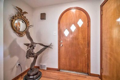 Entry/Foyer.