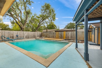 9806 Sagebark Dr, Houston, TX 77089 - photo 2