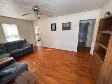 1105 N 1st St, Fairfield, IL 62837 - photo 4